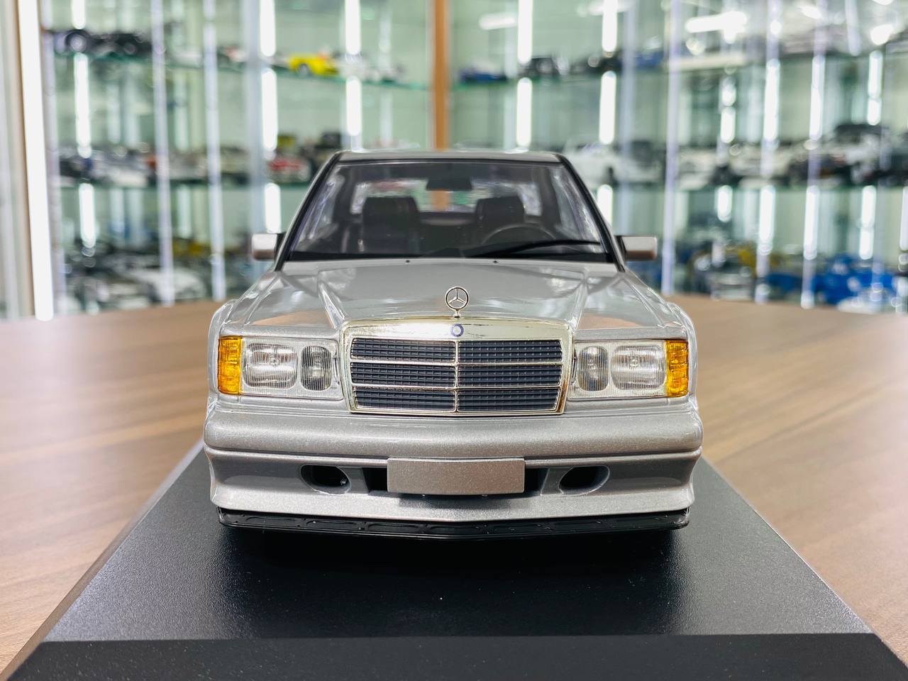 1/18 Diecast  MINICHAMPS Mercedes Benz 190E 2.5-16 EVO 2 1990 Silver
