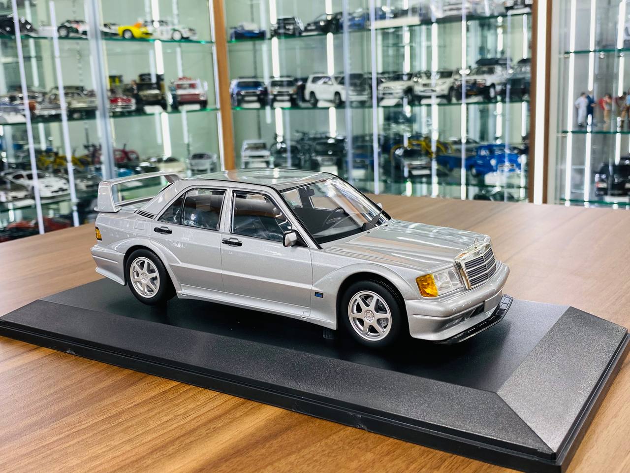 1/18 Diecast  MINICHAMPS Mercedes Benz 190E 2.5-16 EVO 2 1990 Silver