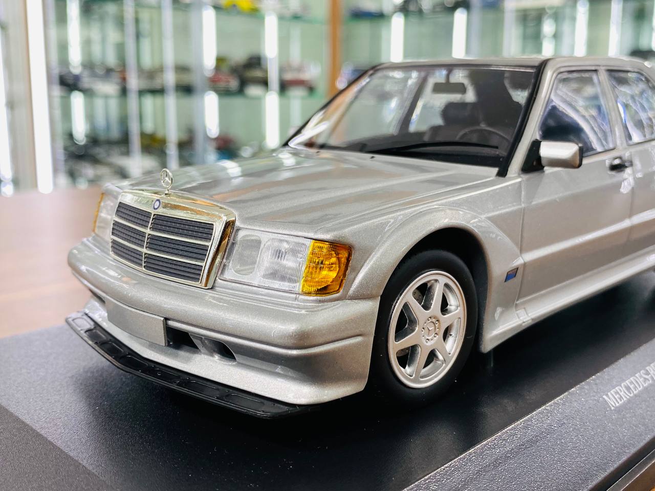 1/18 Diecast  MINICHAMPS Mercedes Benz 190E 2.5-16 EVO 2 1990 Silver