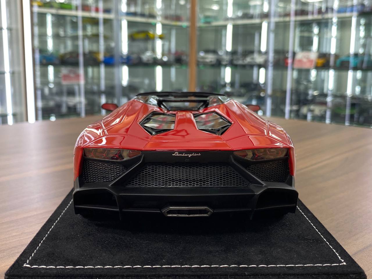 1/18 Resin Lamborghini Aventador Roadster – MR Collection Dark Red Limited Edition
