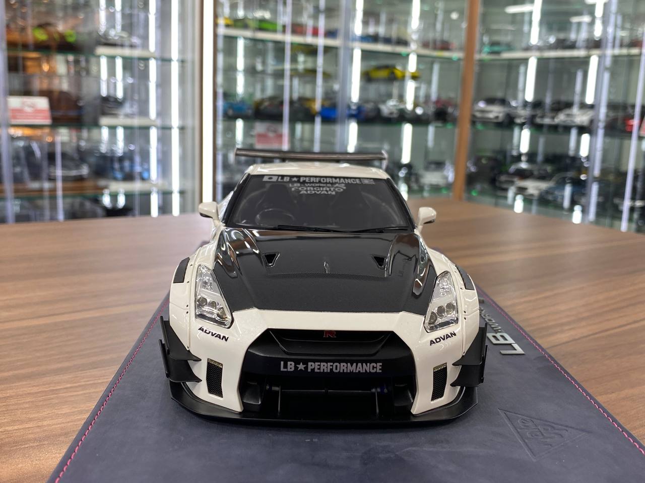 1/18 Resin Nissan GT-R R35 Type. 2 LB★Works – Make Up Pearl White Limited Edition 130 pcs