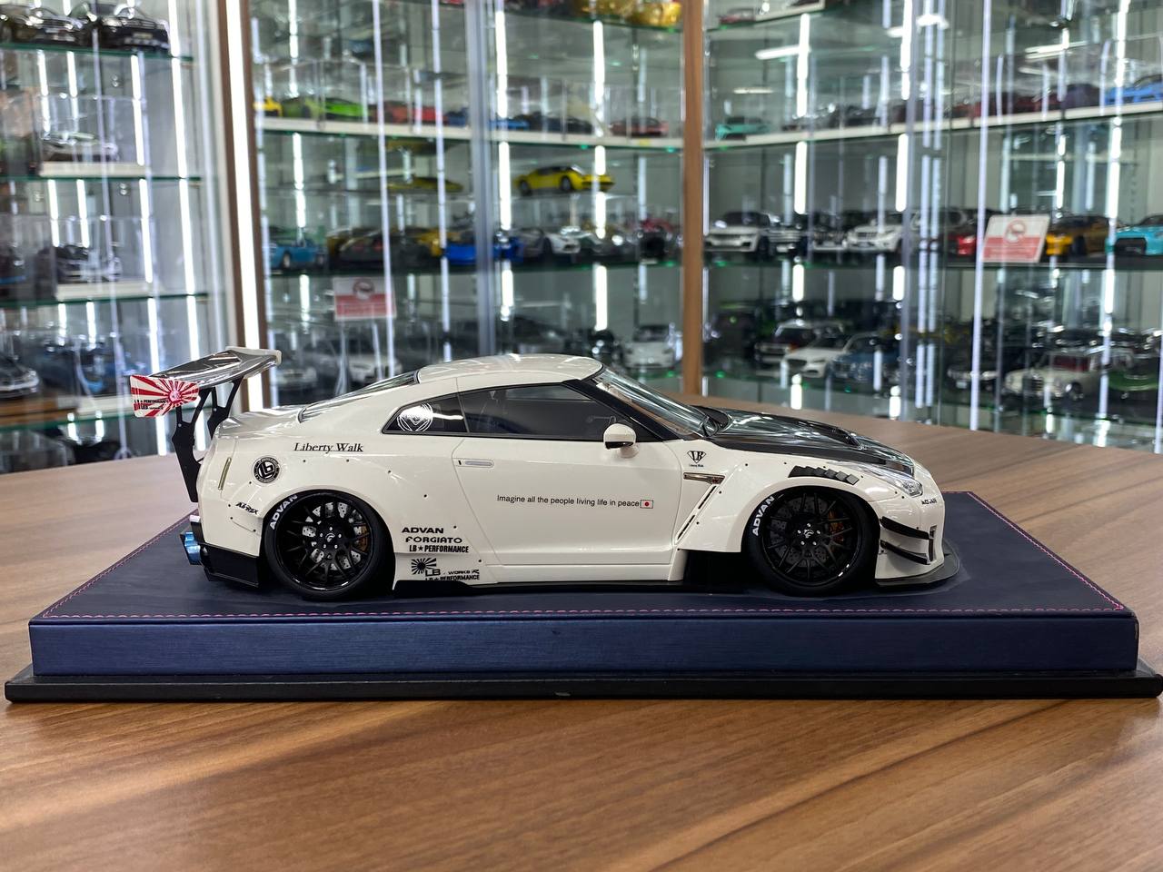 1/18 Resin Nissan GT-R R35 Type. 2 LB★Works – Make Up Pearl White Limited Edition 130 pcs