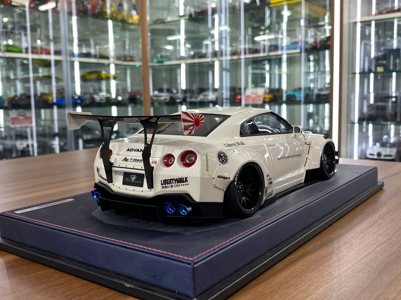 1/18 Resin Bugatti Chiron Super Sport – HH Models White Griotte ( Limited 30)