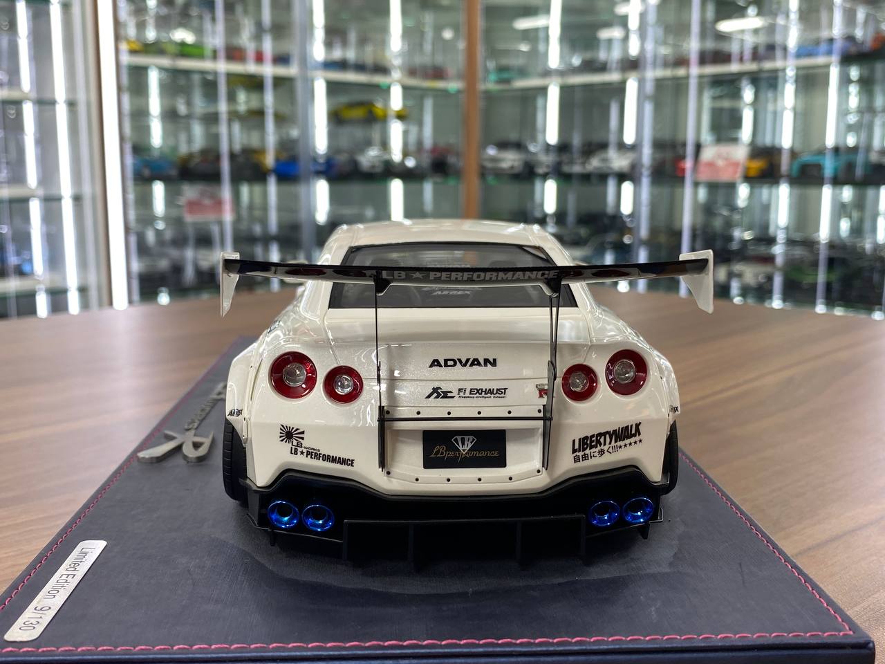 1/18 Resin Bugatti Chiron Super Sport – HH Models White Griotte ( Limited 30)