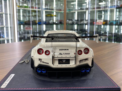 1/18 Resin Bugatti Chiron Super Sport – HH Models White Griotte ( Limited 30)