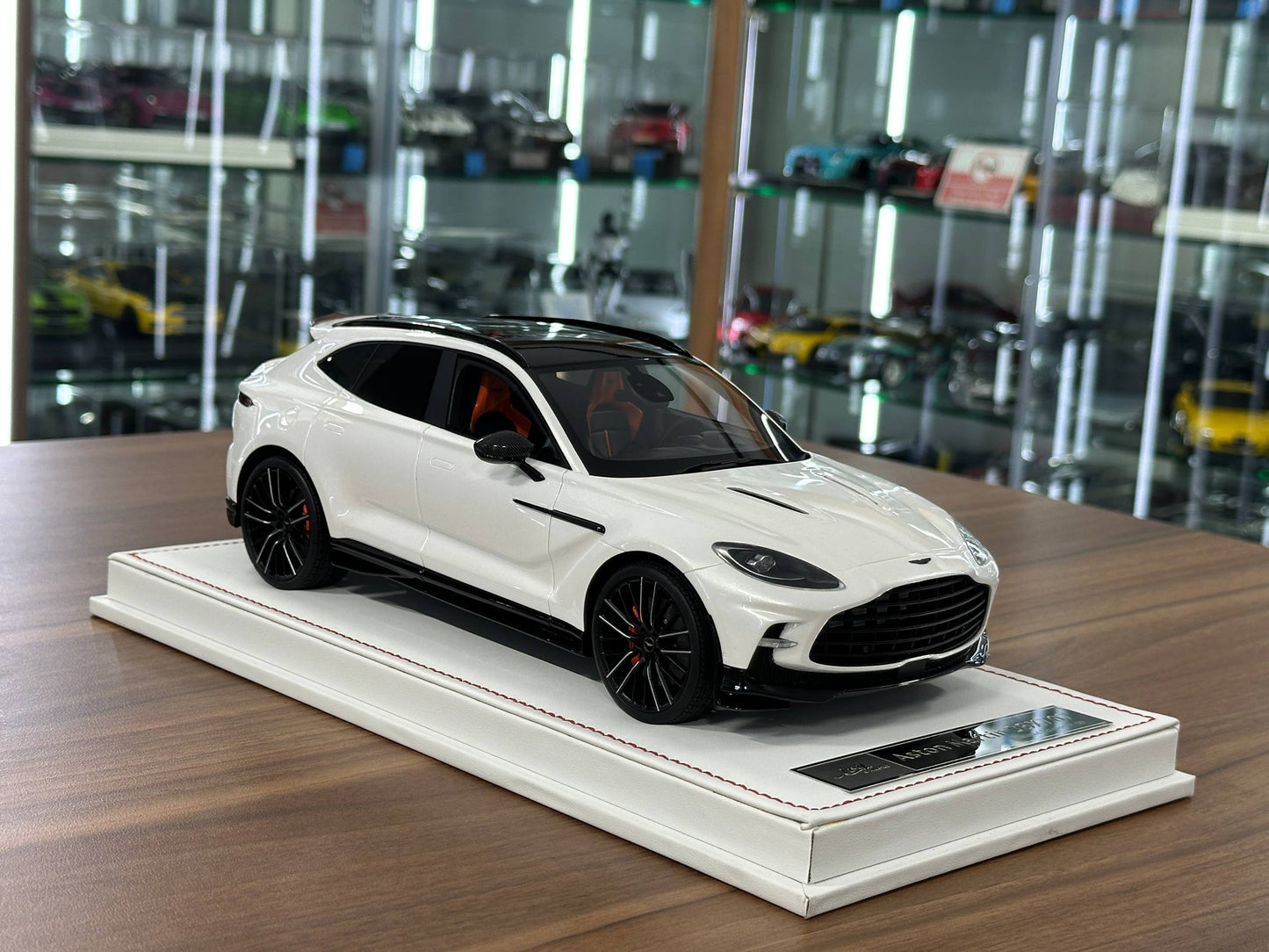 1/18 Resin Model IVY Model Aston Martin DBX707 in White