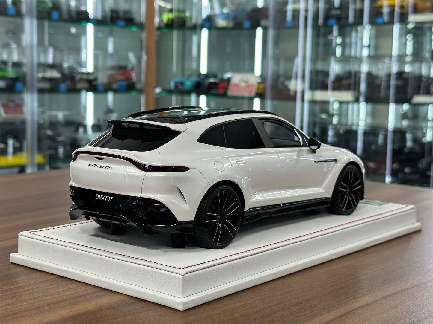 1/18 Resin Model IVY Model Aston Martin DBX707 in White