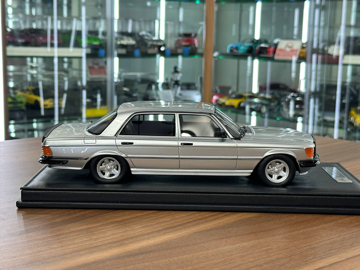 Mercedes-Benz 450 SEL 6.9 AMG | 1:18 IVY Resin Model Silver UAE