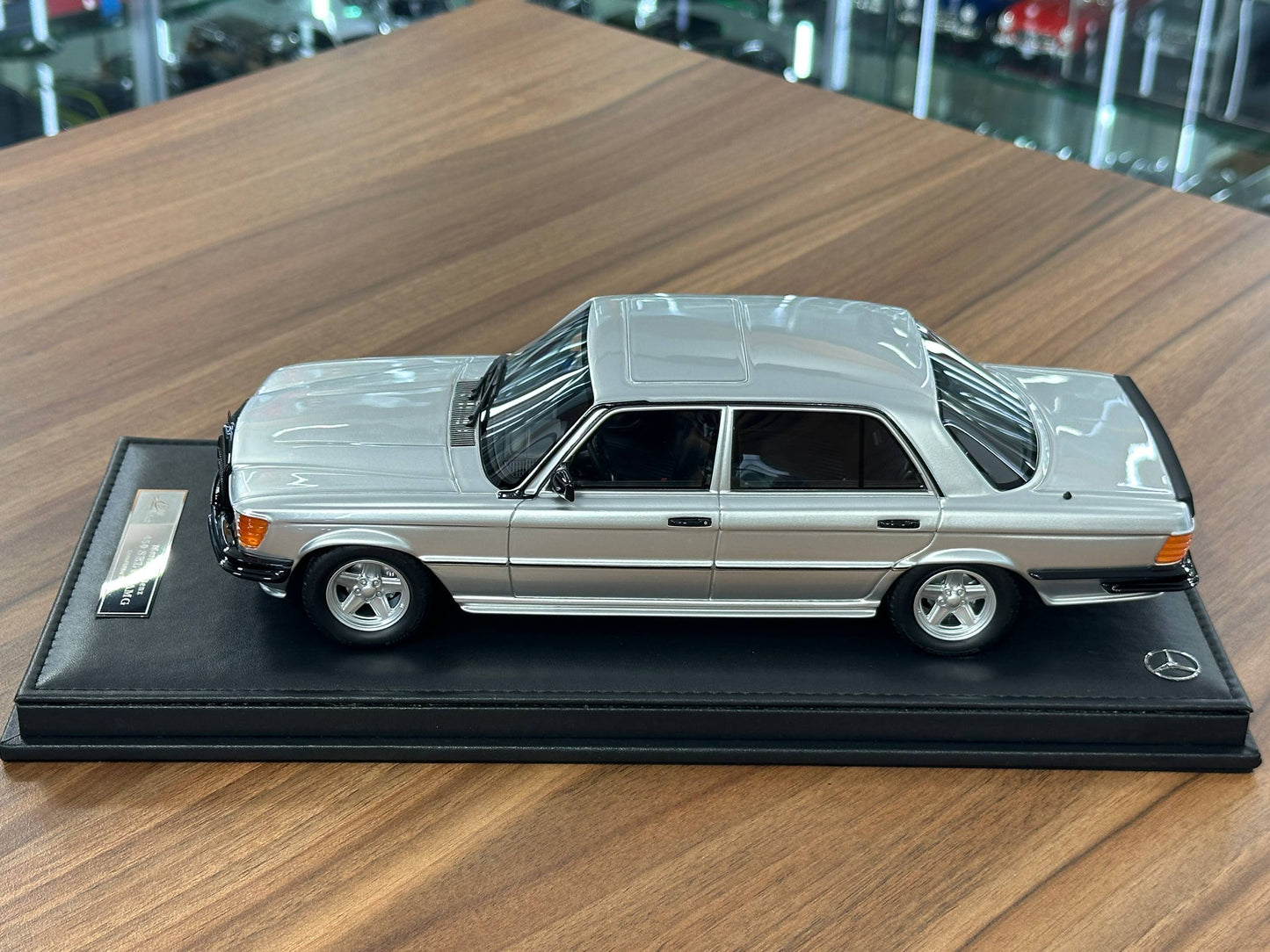 Mercedes-Benz 450 SEL 6.9 AMG | 1:18 IVY Resin Model Silver UAE