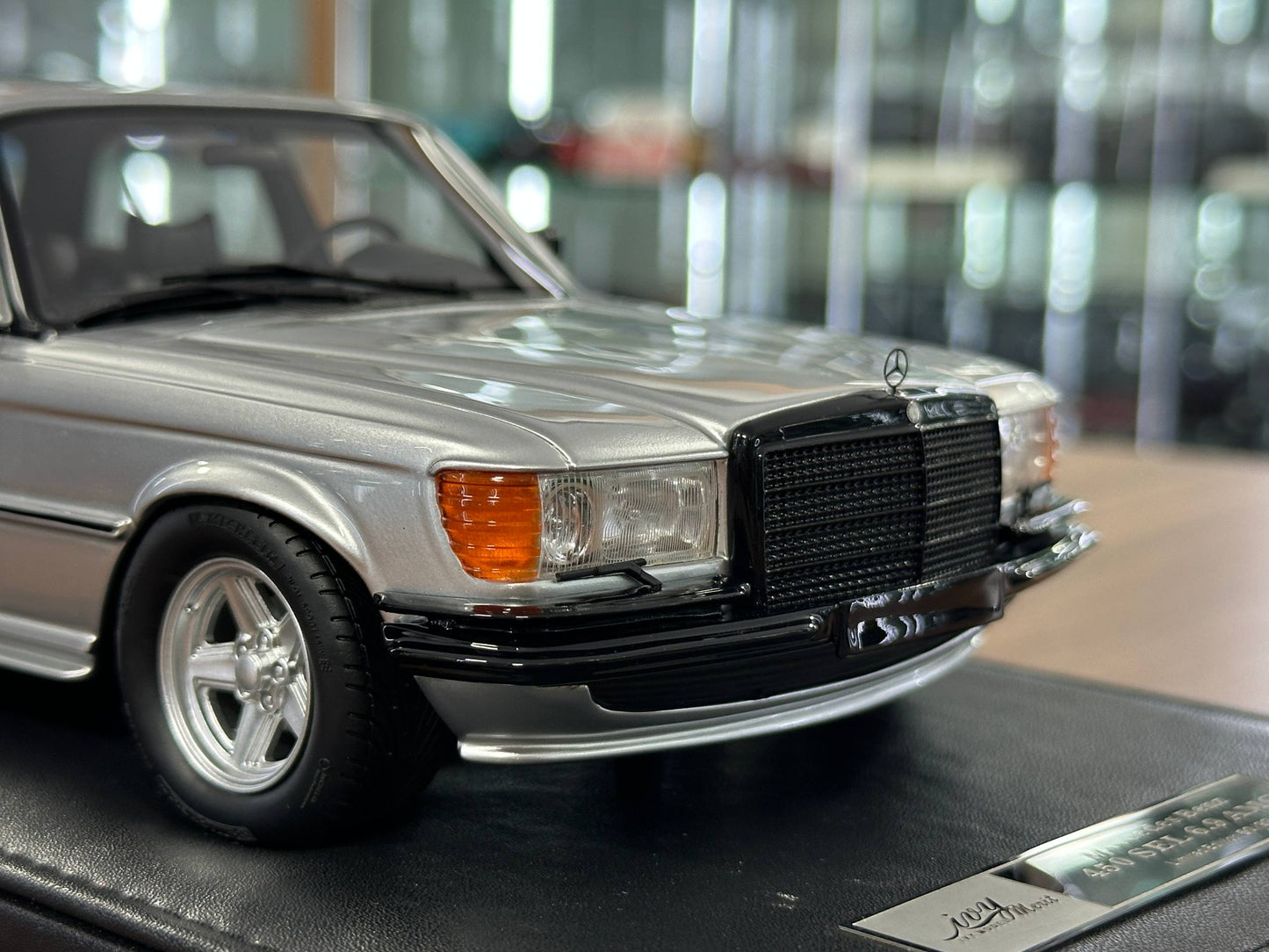 Mercedes-Benz 450 SEL 6.9 AMG | 1:18 IVY Resin Model Silver UAE