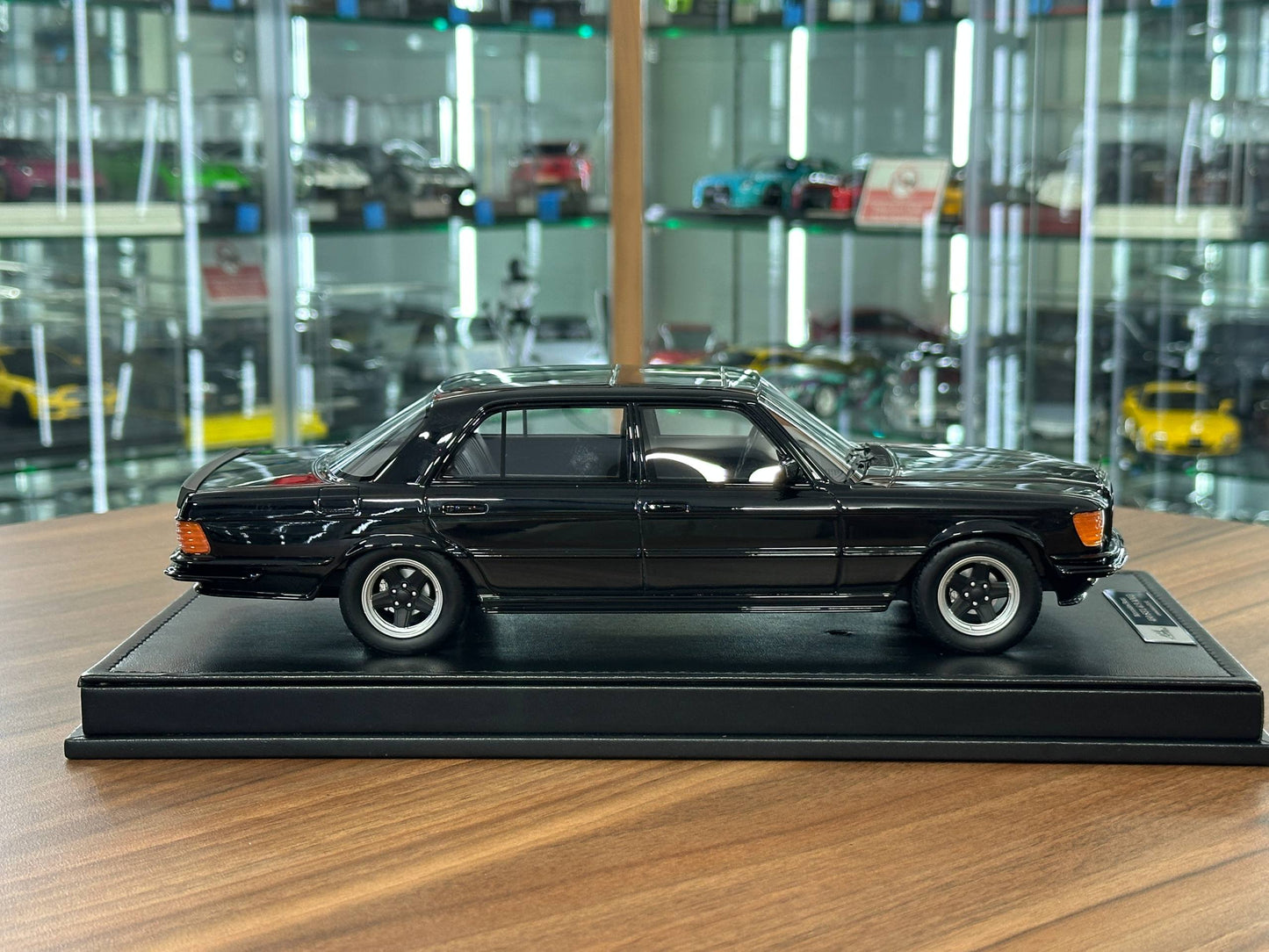 Mercedes-Benz 450 SEL 6.9 AMG | 1:18 IVY Resin Model Black UAE