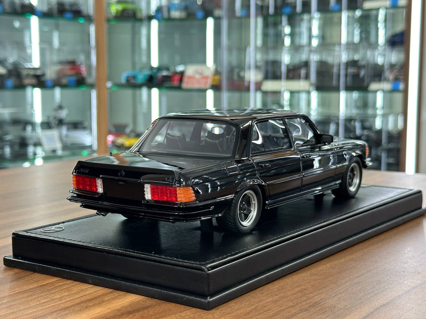 Mercedes-Benz 450 SEL 6.9 AMG | 1:18 IVY Resin Model Black UAE