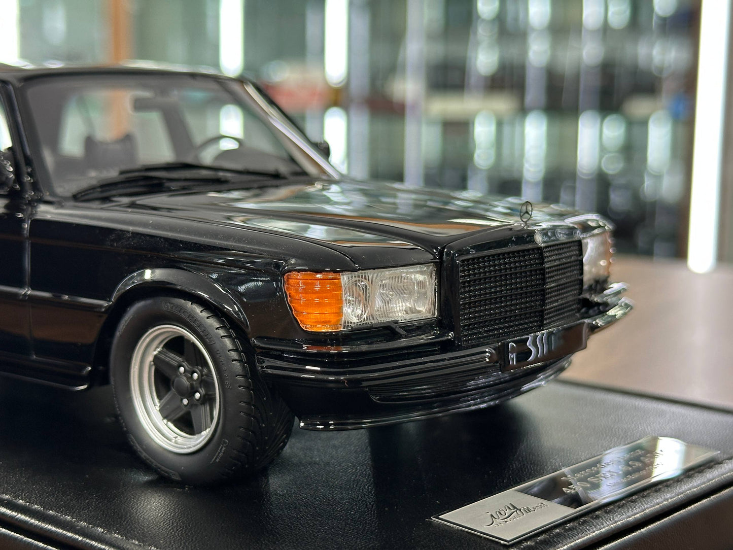 Mercedes-Benz 450 SEL 6.9 AMG | 1:18 IVY Resin Model Black UAE