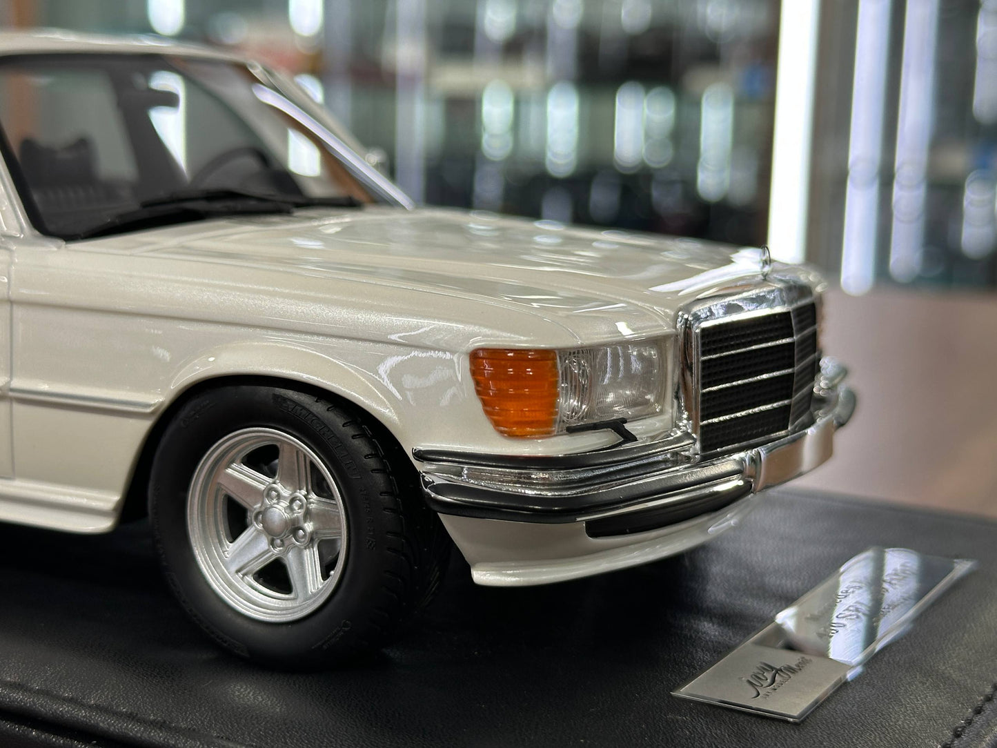 Mercedes-Benz 450 SEL 6.9 AMG | 1:18 IVY Resin Model White UAE