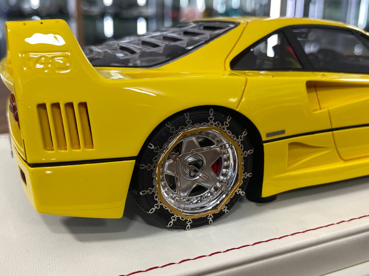 1/18 Resin Ferrari F40 – VIP Model Yellow ( Limited 50)