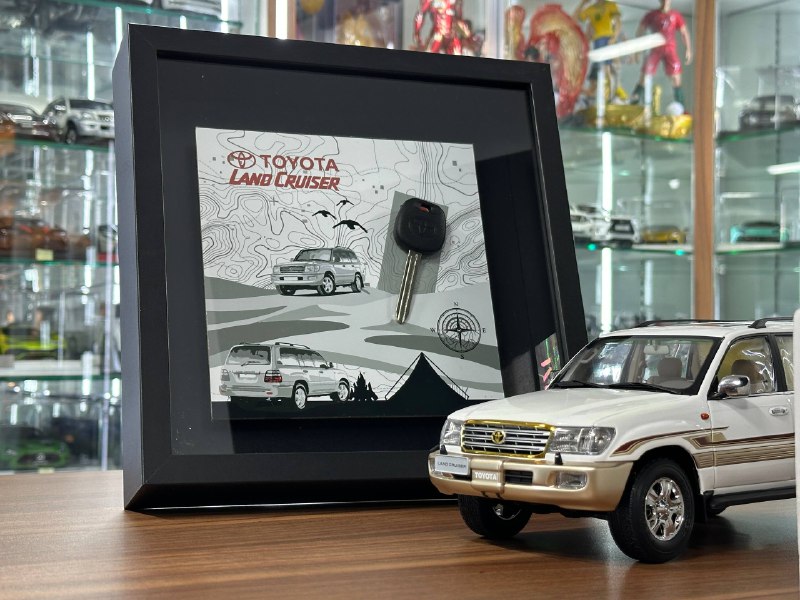 Car Key Frame Premium – Toyota Land Cruiser LC100 (27×27 cm, Key Frame)