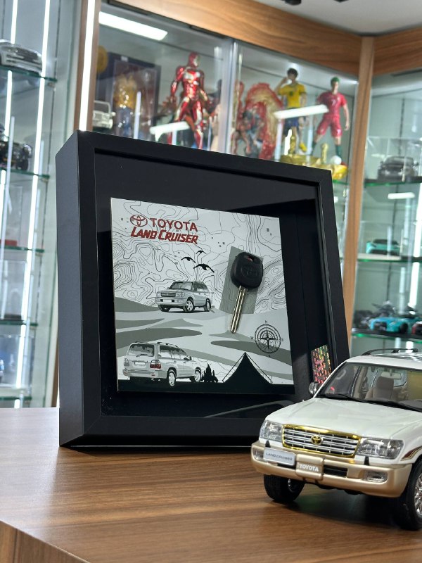Car Key Frame Premium – Toyota Land Cruiser LC100 (27×27 cm, Key Frame)