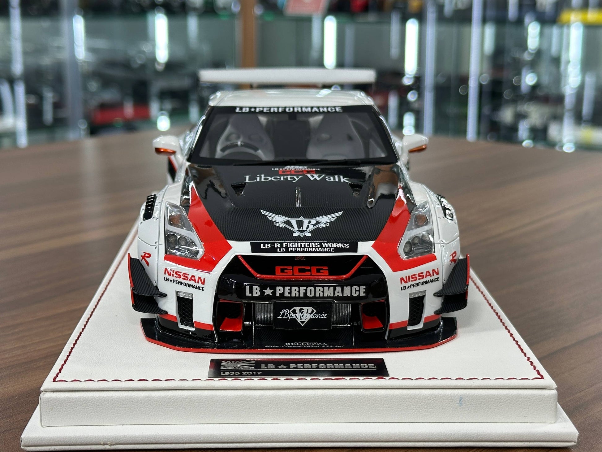 1/18 Resin Onemodel Nissan GT-R R35 LB Performance 2017 – White/Red (Limited to 50 pcs)