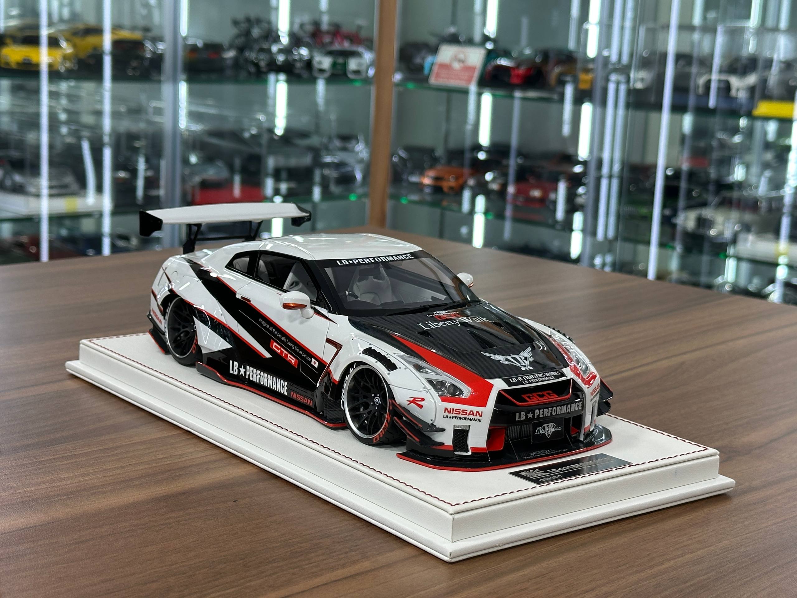 1/18 Nissan GT-R R35 LB Performance 2017 White/Red Onemodel Ltd.50