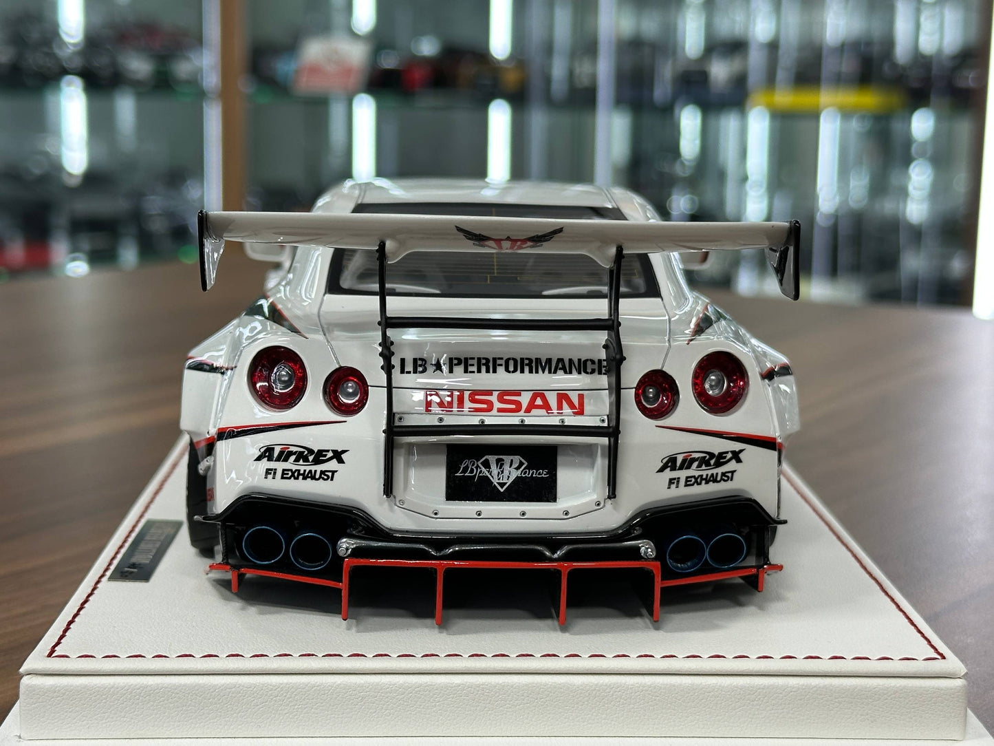 1/18 Resin Onemodel Nissan GT-R R35 LB Performance 2017 – White/Red (Limited to 50 pcs)