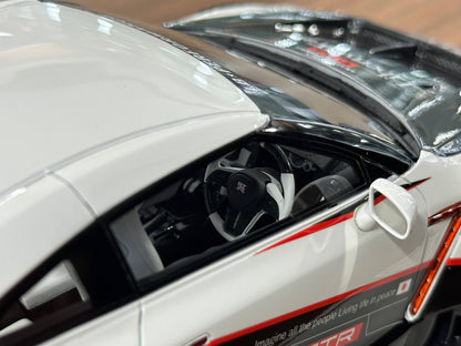 1/18 Resin Onemodel Nissan GT-R R35 LB Performance 2017 – White/Red (Limited to 50 pcs)