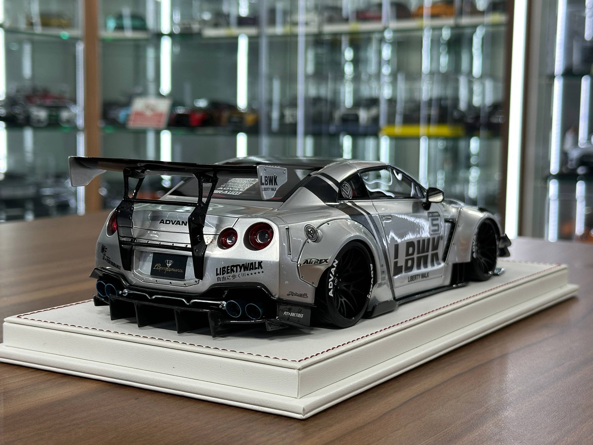 Nissan GT-R R35 LB Performance 2017 GT Wing J20 Type 2 1:18 Resin Model – Silver/Carbon – Onemodel