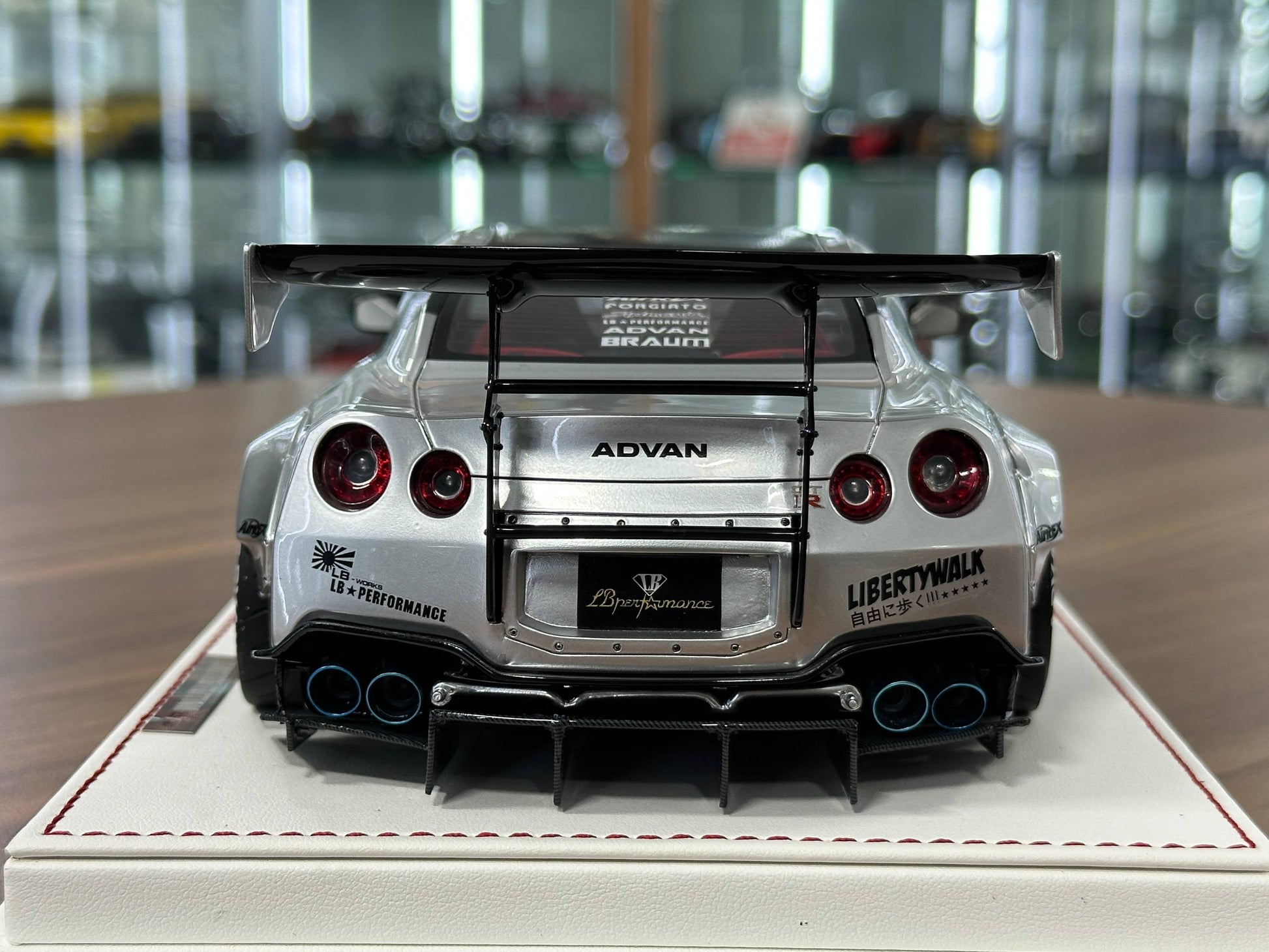 Nissan GT-R R35 LB Performance 2017 GT Wing J20 Type 2 1:18 Resin Model – Silver/Carbon – Onemodel