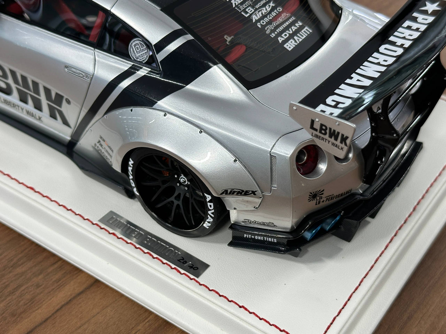Nissan GT-R R35 LB Performance 2017 GT Wing J20 Type 2 1:18 Resin Model – Silver/Carbon – Onemodel