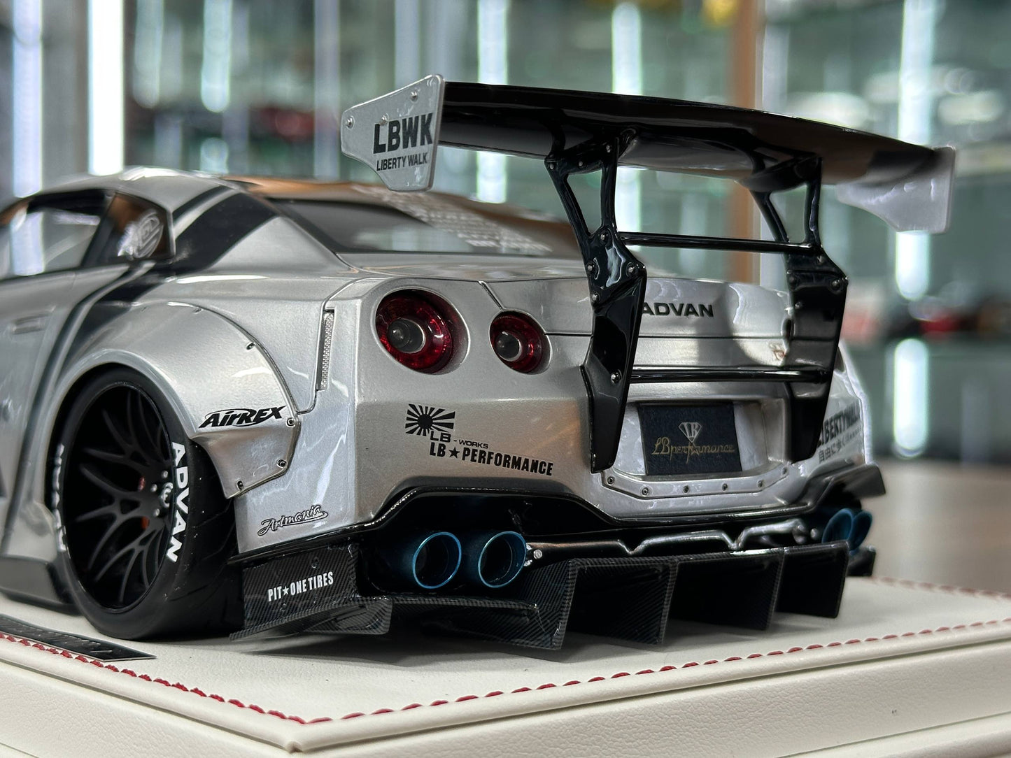 Nissan GT-R R35 LB Performance 2017 GT Wing J20 Type 2 1:18 Resin Model – Silver/Carbon – Onemodel