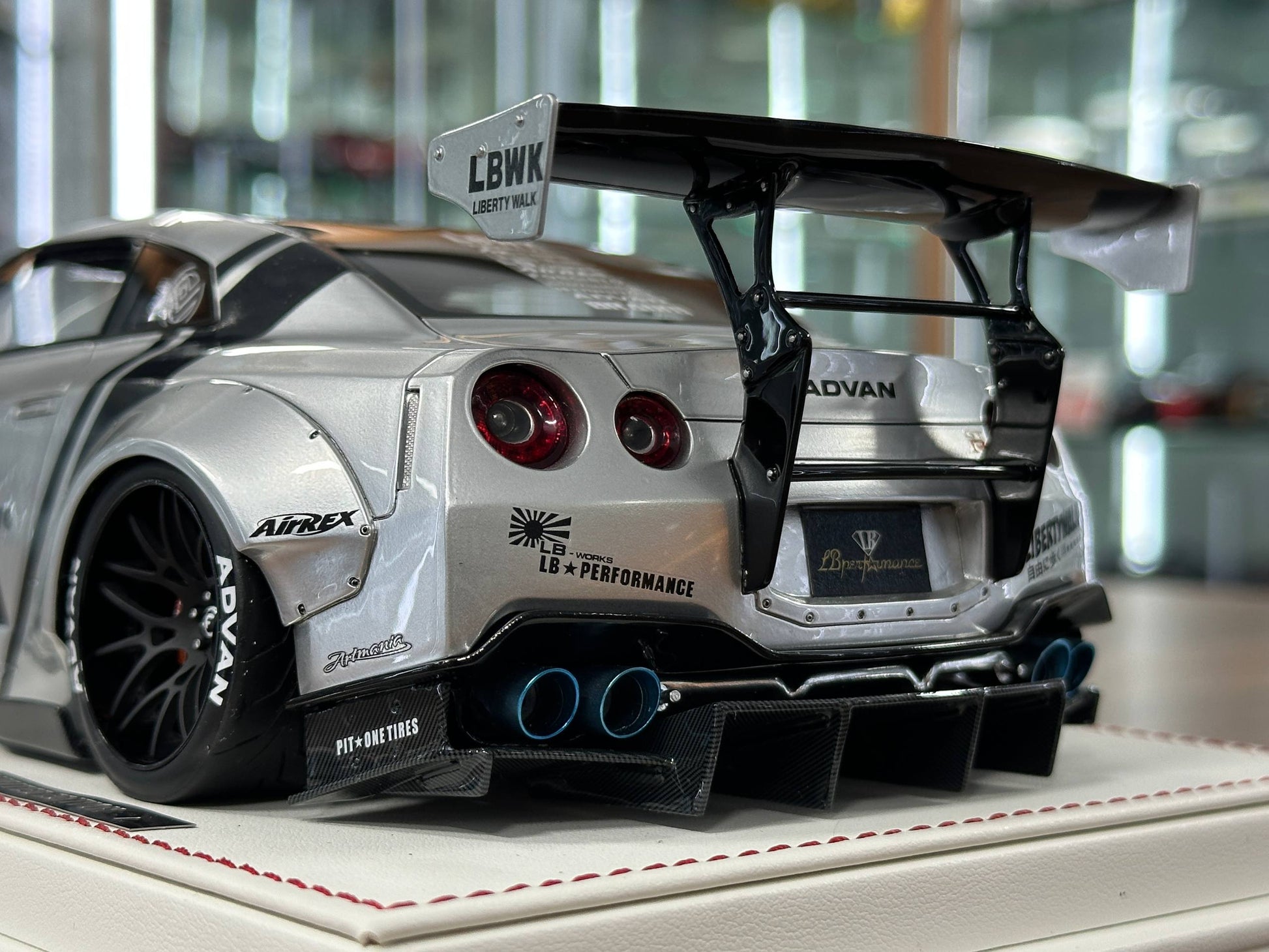Nissan GT-R R35 LB Performance 2017 GT Wing J20 Type 2 1:18 Resin Model – Silver/Carbon – Onemodel