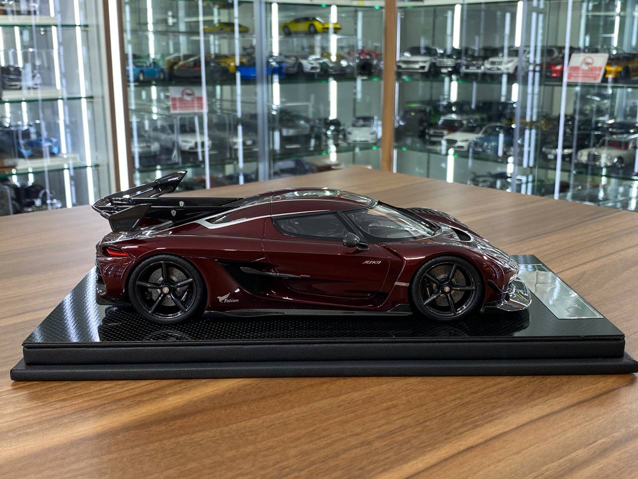 1/18 Resin Koenigsegg Jesko – FrontiArt Red Tinted Carbon = Limited 199 pcs