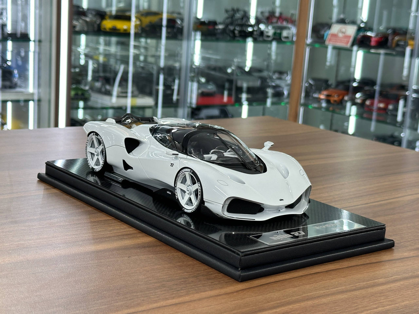 Fronti Art Nilu 27 – White (1:18 Resin, Limited to 500 pcs)