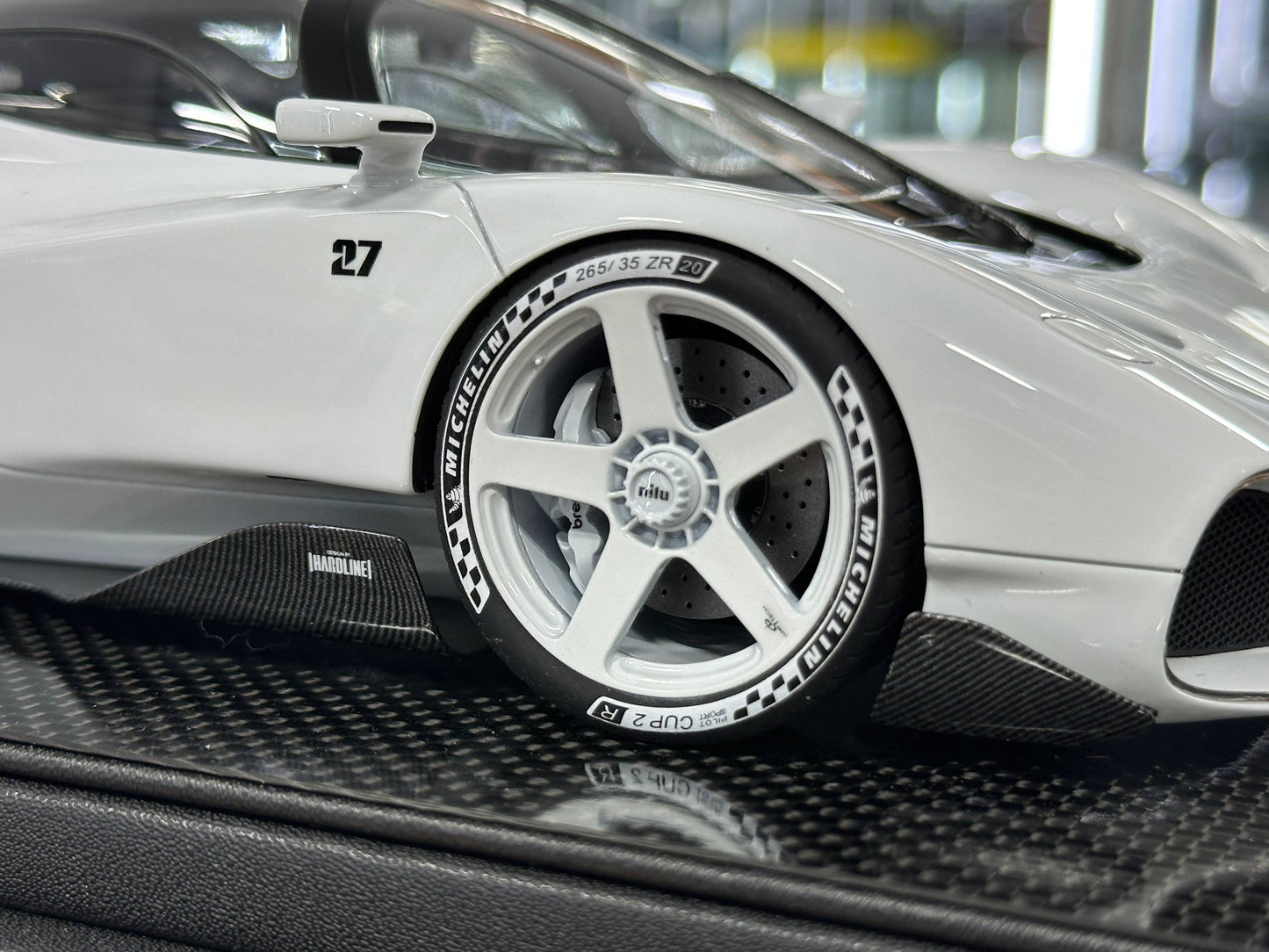 Fronti Art Nilu 27 – White (1:18 Resin, Limited to 500 pcs)