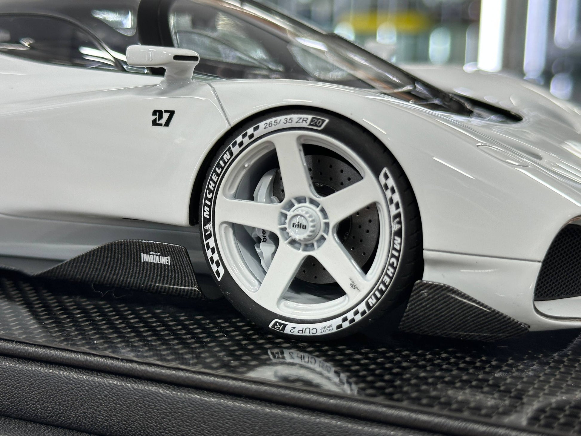 Fronti Art Nilu 27 – White (1:18 Resin, Limited to 500 pcs)