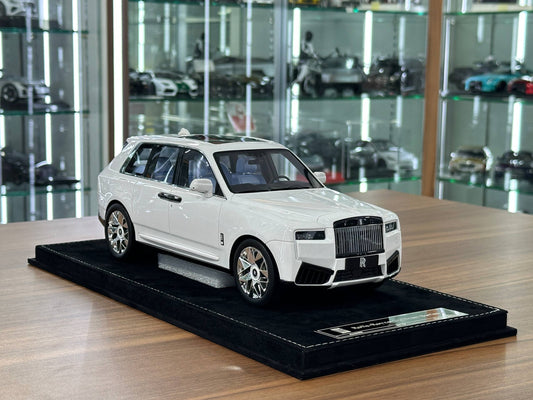 1/18 Resin Rolls-Royce Cullinan Series II – H&H (Cosmos White, Limited 20 pcs)