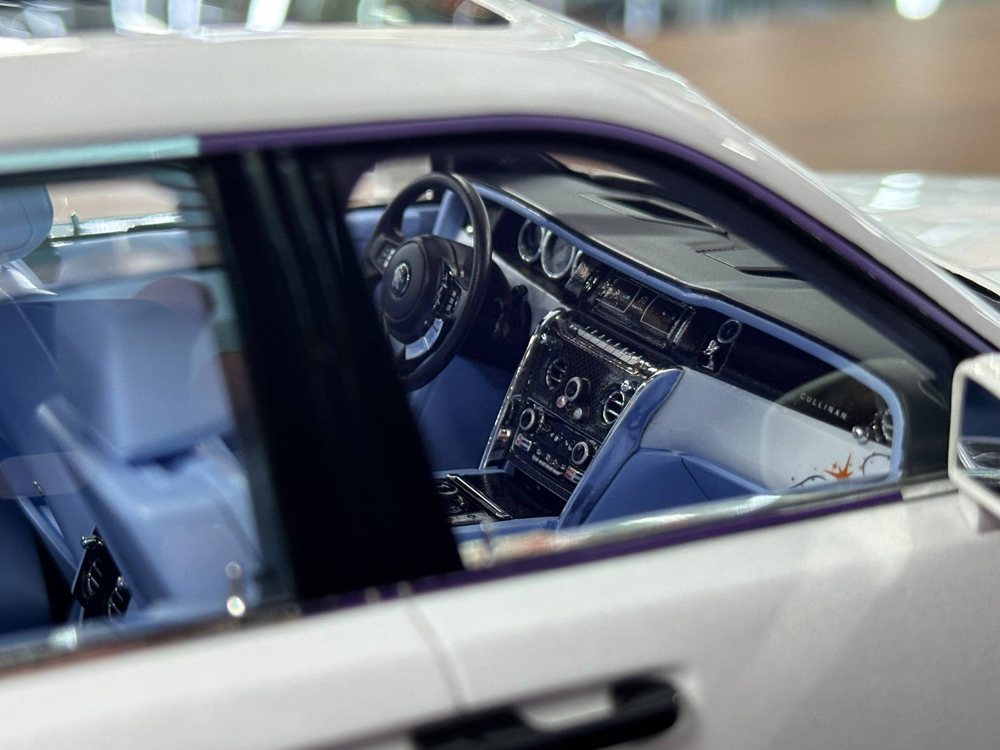 1/18 Resin Rolls-Royce Cullinan Series II – H&H (Cosmos White, Limited 20 pcs)