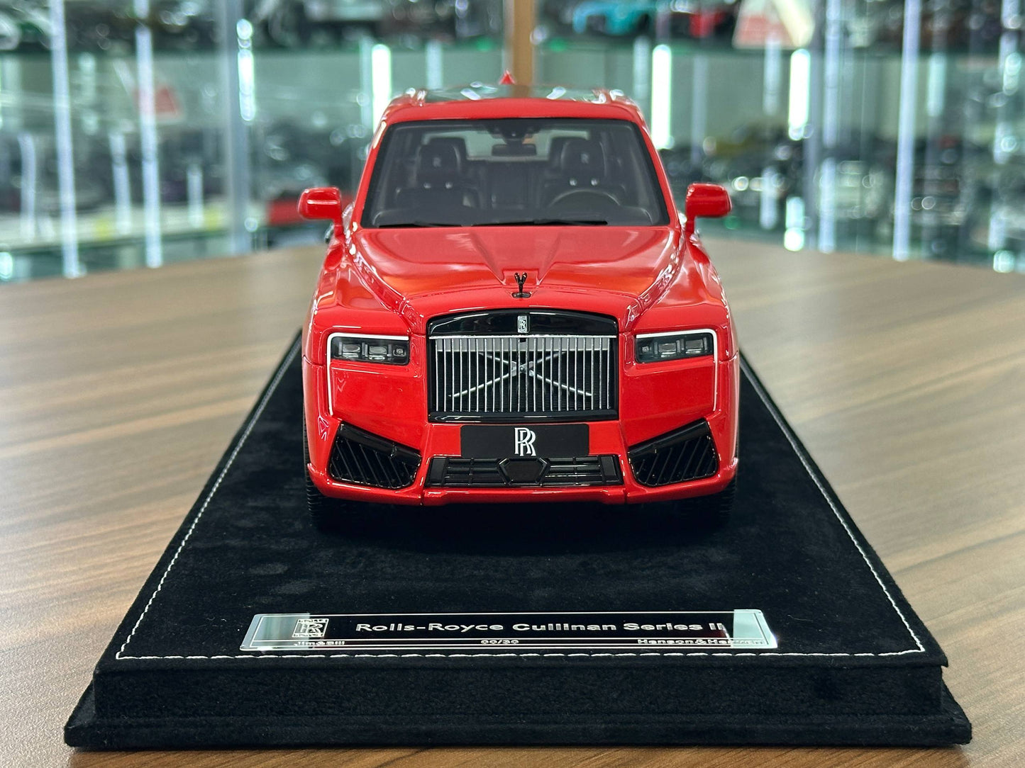 1/18 Resin Rolls-Royce Cullinan Series II Black Badge – H&H (Phoenix Red, Limited 30 pcs)
