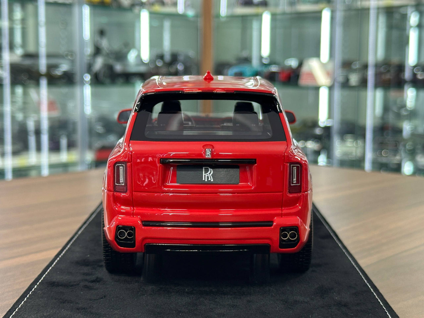 1/18 Resin Rolls-Royce Cullinan Series II Black Badge – H&H (Phoenix Red, Limited 30 pcs)
