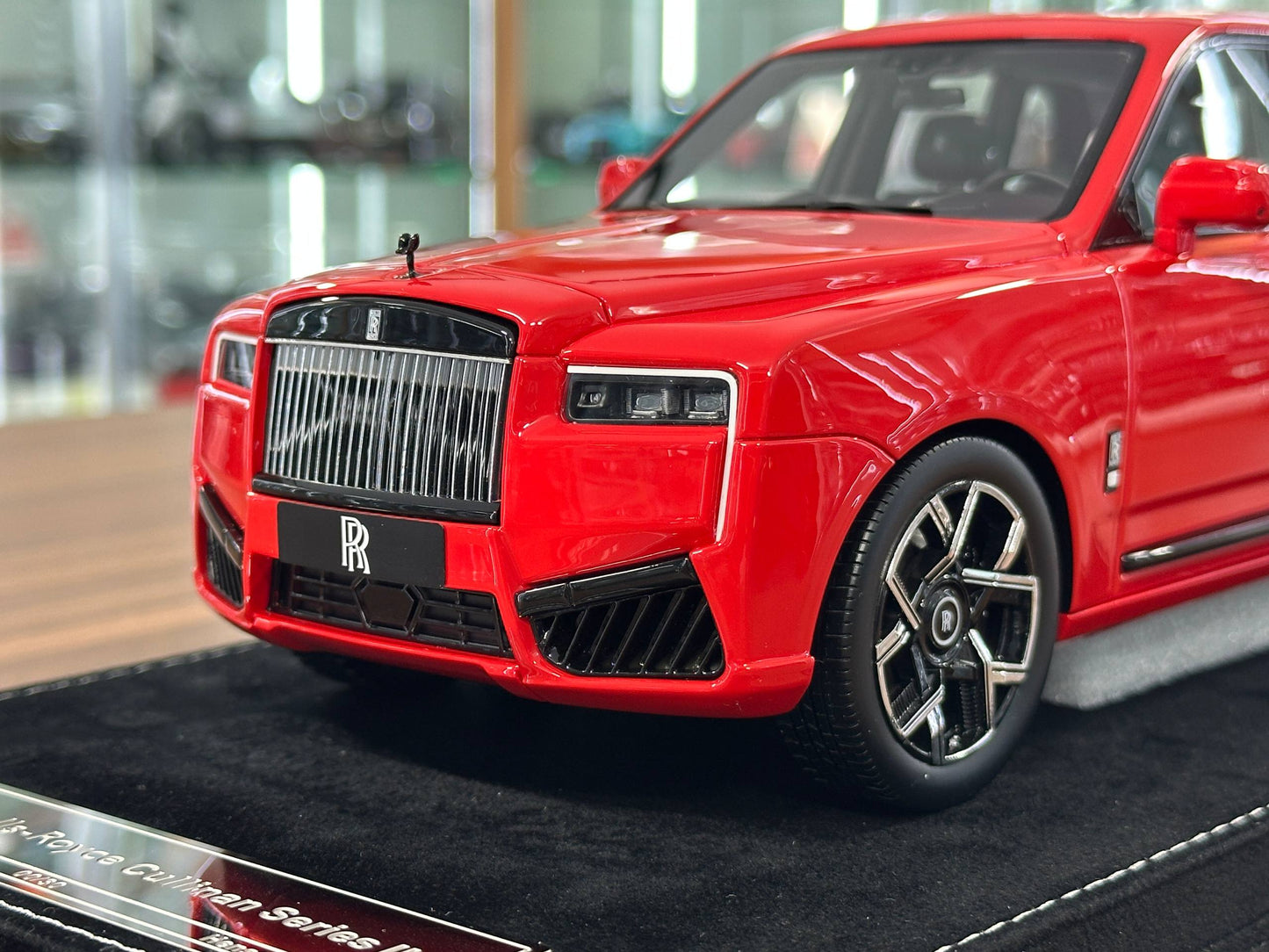 1/18 Resin Rolls-Royce Cullinan Series II Black Badge – H&H (Phoenix Red, Limited 30 pcs)