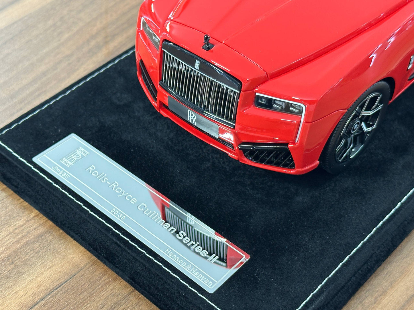 1/18 Resin Rolls-Royce Cullinan Series II Black Badge – H&H (Phoenix Red, Limited 30 pcs)