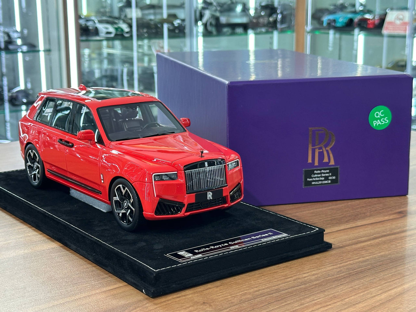 1/18 Resin Rolls-Royce Cullinan Series II Black Badge – H&H (Phoenix Red, Limited 30 pcs)