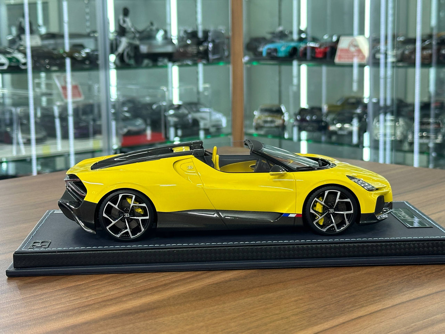 Bugatti W16 Mistral – MR Collection (Yellow, 1/18 Resin, Limited 249 pcs)