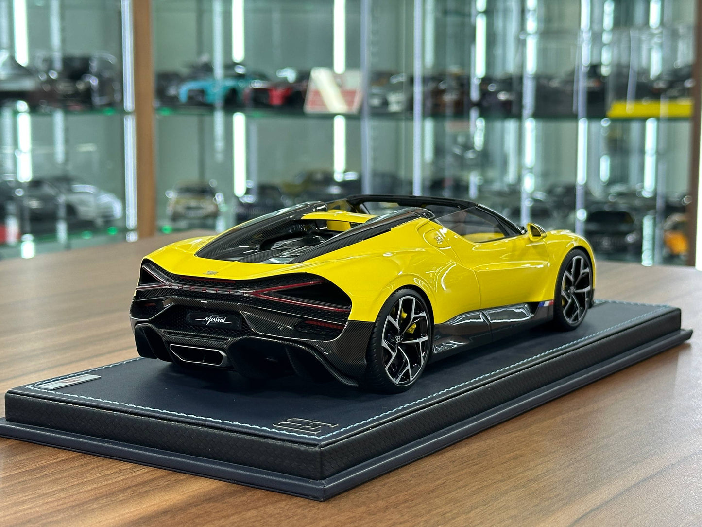 Bugatti W16 Mistral – MR Collection (Yellow, 1/18 Resin, Limited 249 pcs)