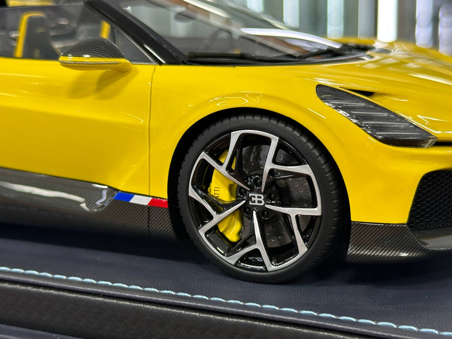 Bugatti W16 Mistral – MR Collection (Yellow, 1/18 Resin, Limited 249 pcs)