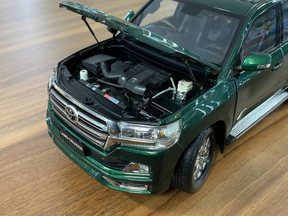 1/18 Diecast Metal Toyota Land Cruiser 200 – Kengfai Model Green / Black Interior
