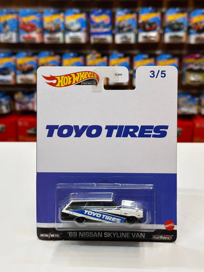 1/64 HotWheels 1969 Nissan Skyline Van