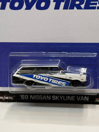1/64 HotWheels 1969 Nissan Skyline Van
