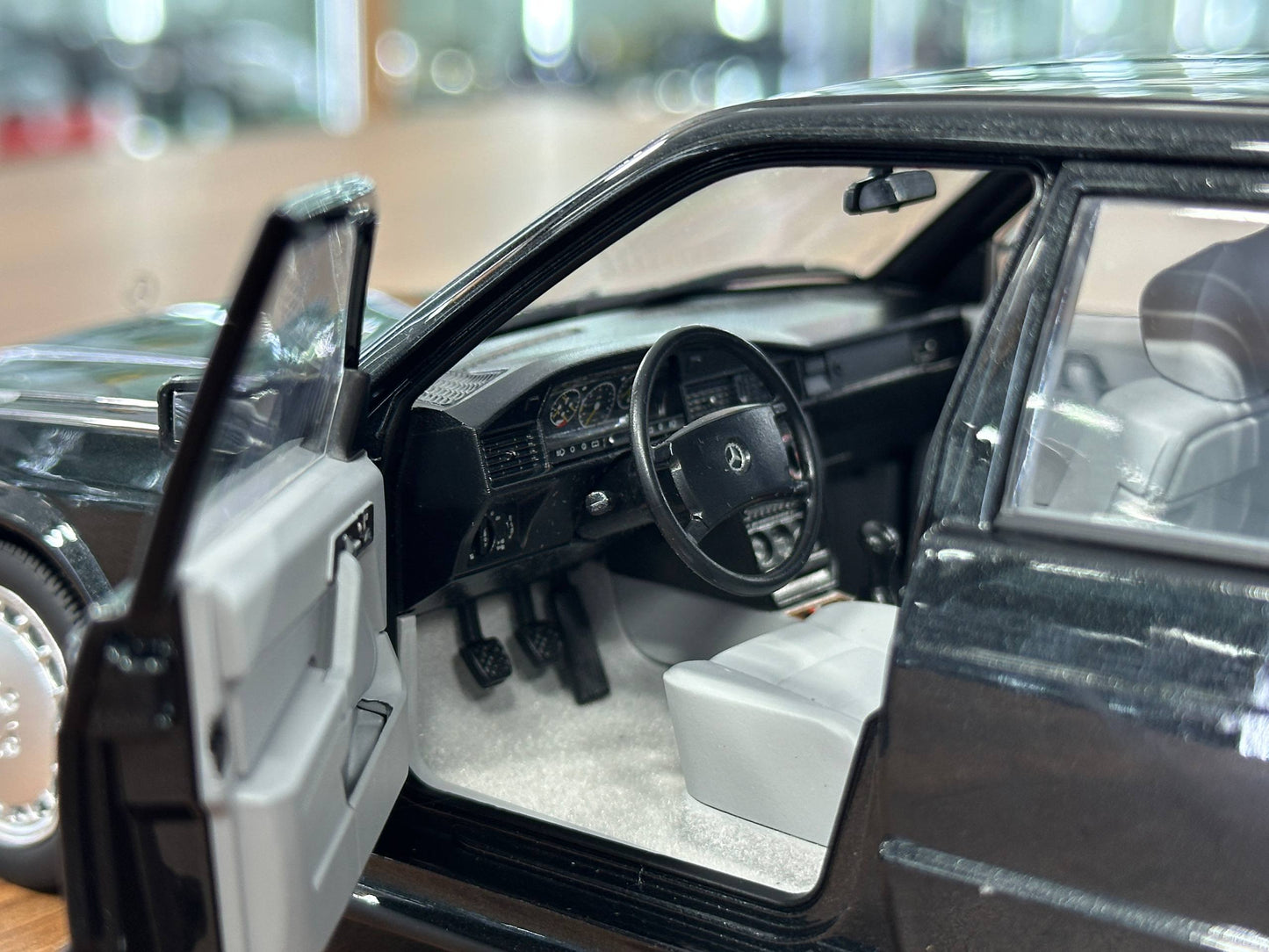 Mercedes-Benz 190E 2.3-16 (W201, 1984–1988) – Norev Dealer Edition (Blue Black, 1/18 Diecast, Full Opening)