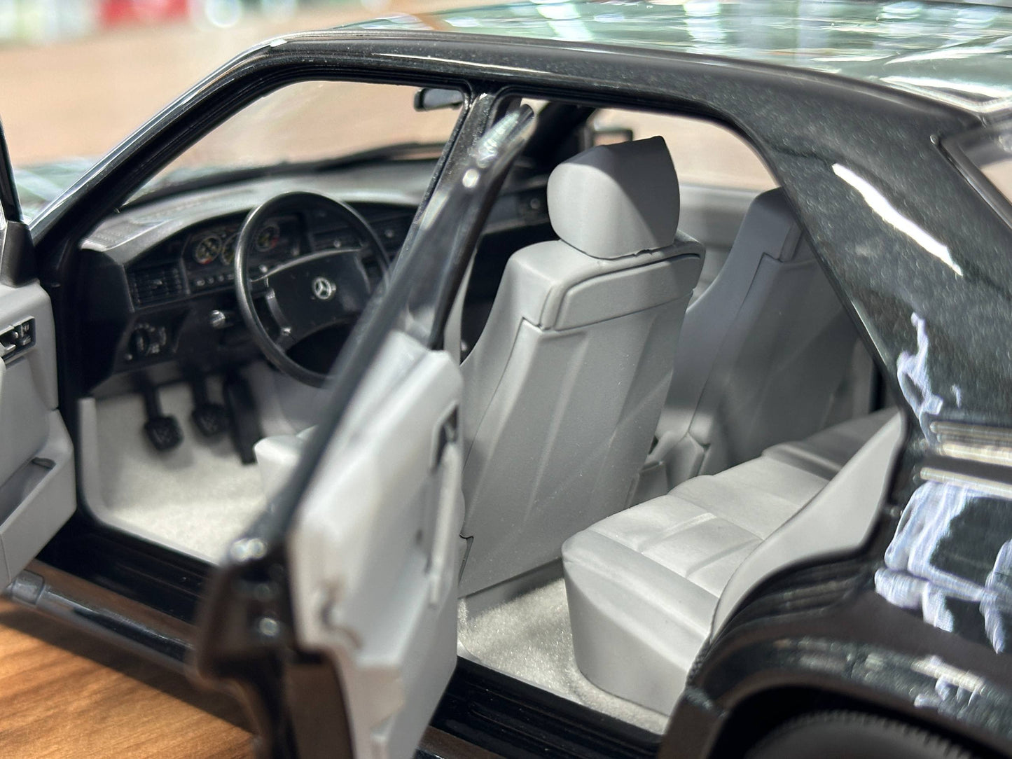 Mercedes-Benz 190E 2.3-16 (W201, 1984–1988) – Norev Dealer Edition (Blue Black, 1/18 Diecast, Full Opening)