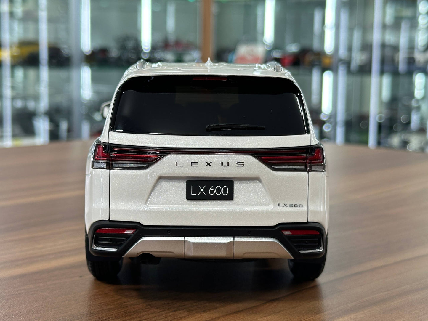 LCD Models Lexus LX 600 V6 (2024) – White (1:18 Diecast, Full Opening)